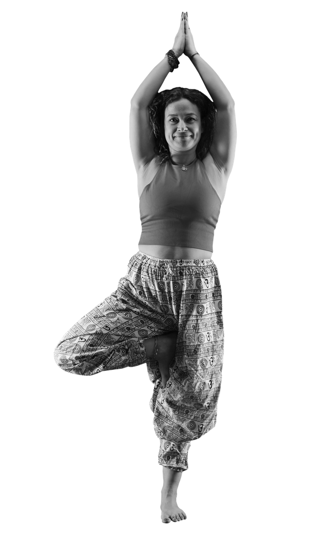 Bursa Yoga Merkezi'nde ağaç pozu (Vrksasana)